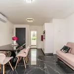 Apartment House Dominik *