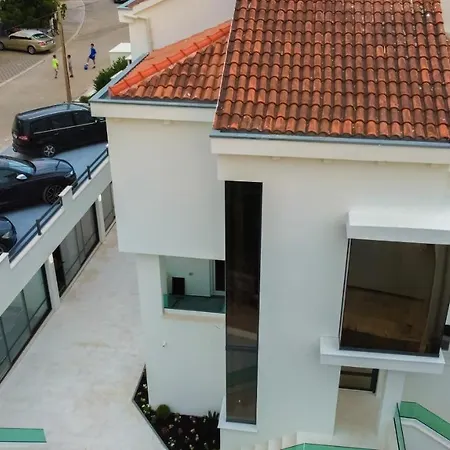 House Dominik