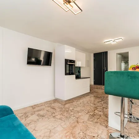 Apartment House Dominik *