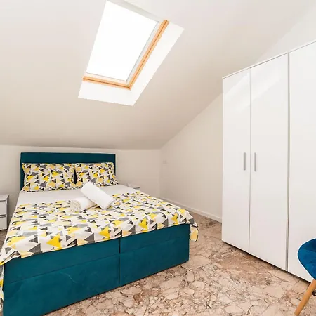 Apartment House Dominik *